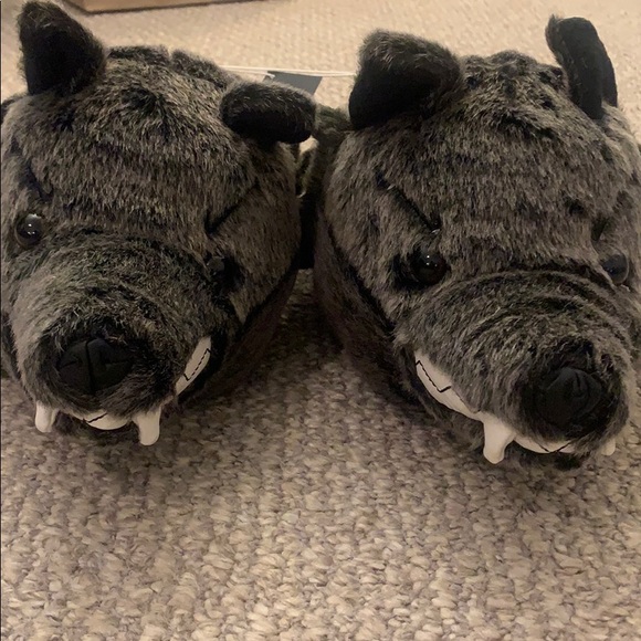 mens wolf slippers